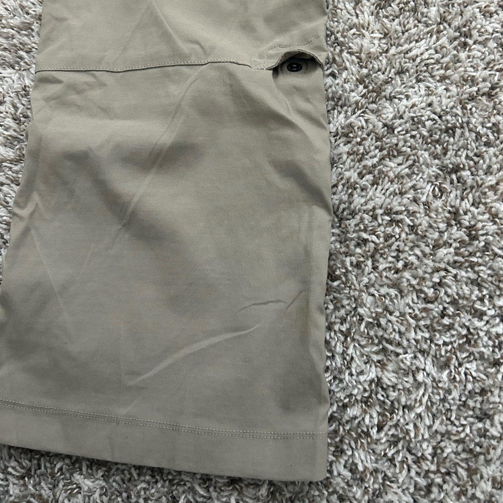 Duluth Trading Pants Womens Size 16x33 Beige Roll-Up Cargo Dry On The Fly - Picture 6 of 8